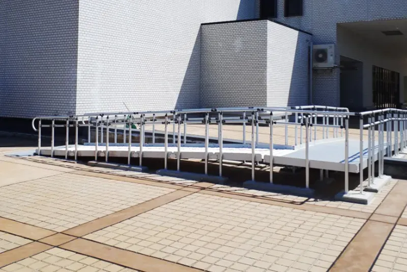 大阪高橋_組み上げスロープ施工後.webp