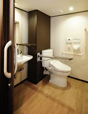 劇場の品位にあわせて扉には特別色を採用