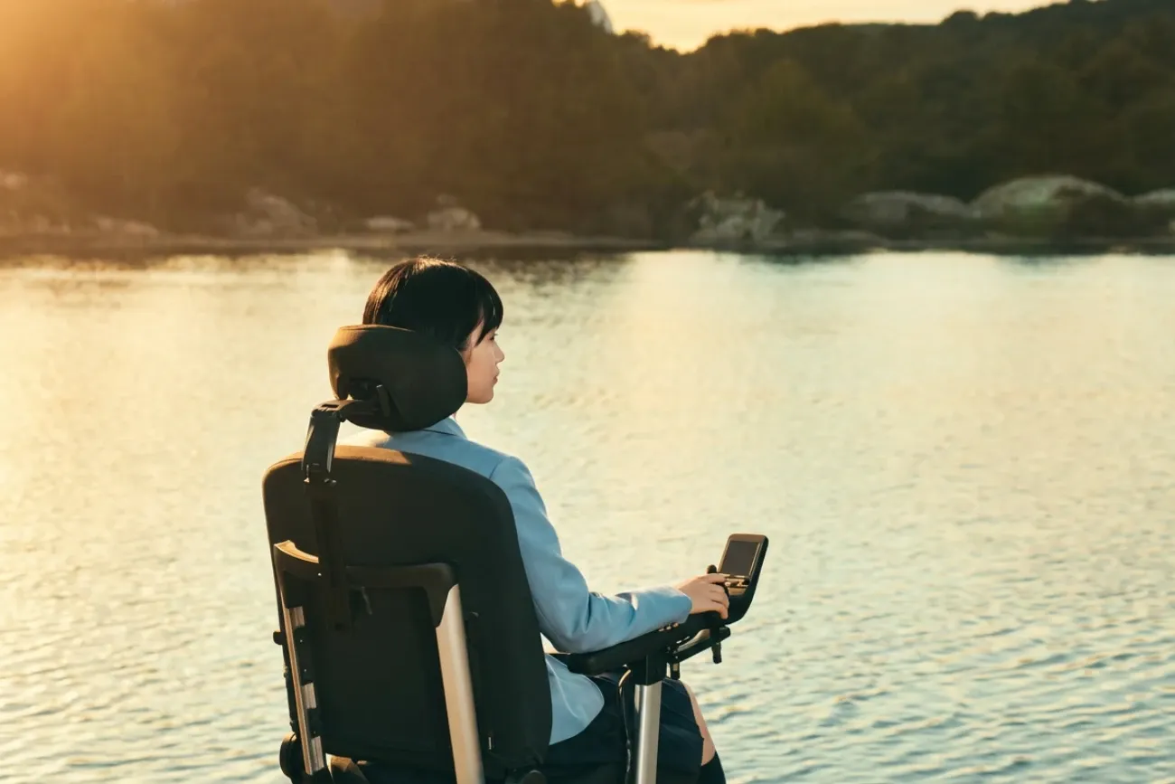 <p>後輪駆動は、起伏のある地形や障害物を登ったりするときに安定しています。</p>
