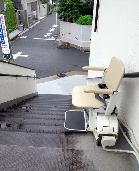 いす式階段昇降機　スーパーレータβスリム　屋外用