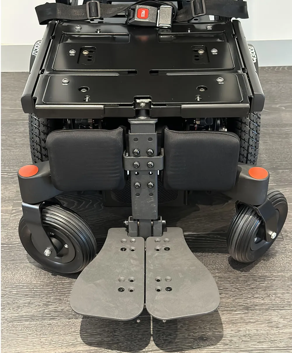 Q300M ティルト&リクライニング カーフパッド付固定センターマウントレッグレスト