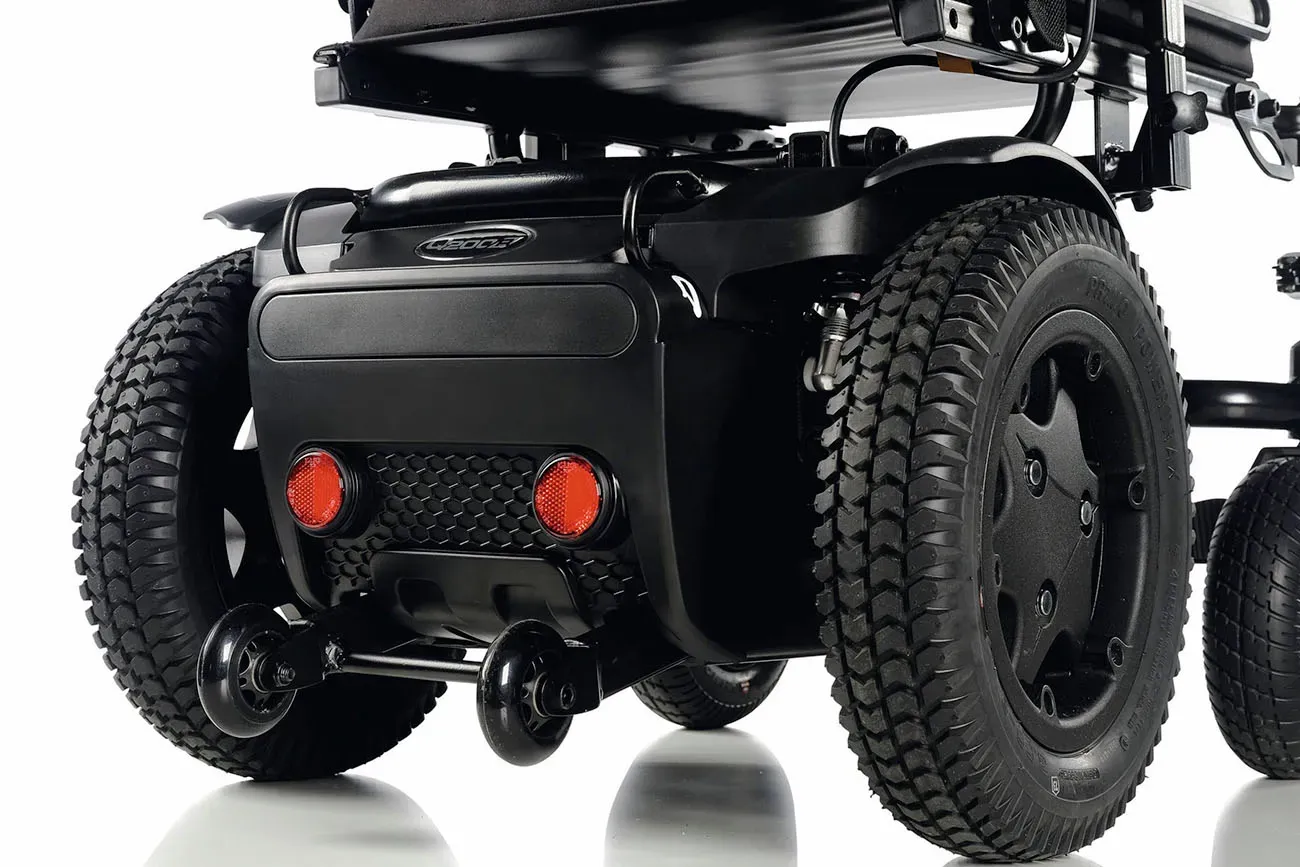 電動車いす クイッキーQ200R 屋内外の移動の安定性と長距離を走行できるベース