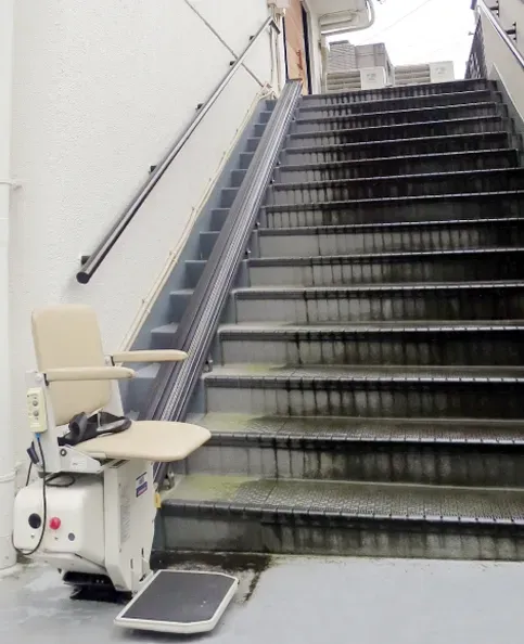 いす式階段昇降機　スーパーレータβスリム　屋外用