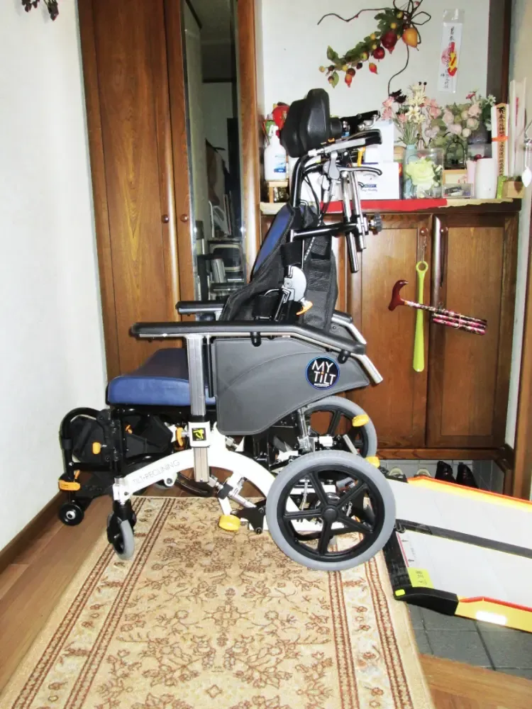 リクライニング車いすで室内の移動が容易に②