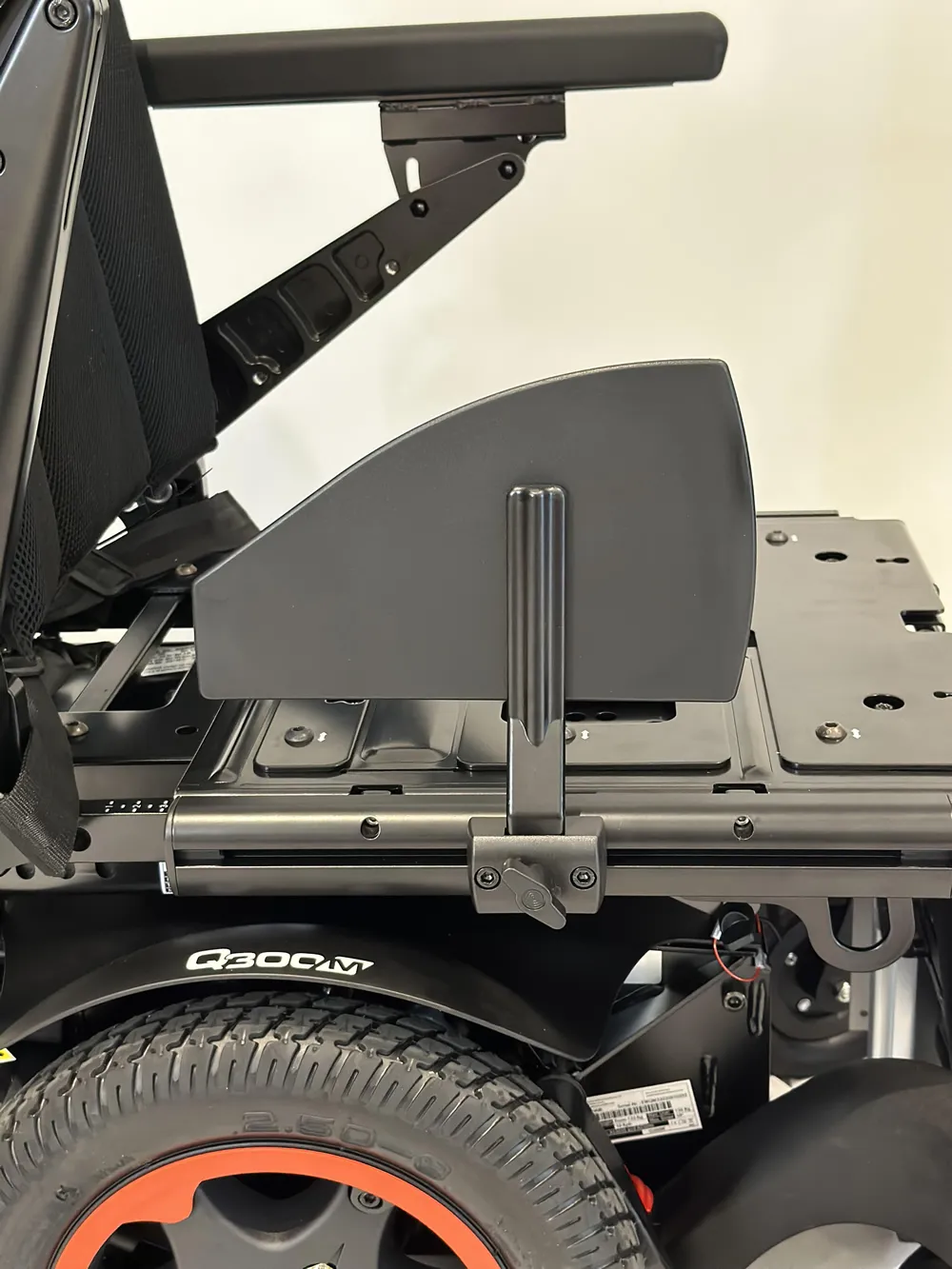 Q300 M ティルト サイドガード