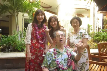 ハワイの正装で素敵なご家族