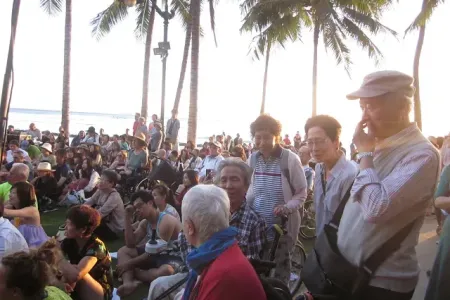 夕暮れのフラダンスショーにて