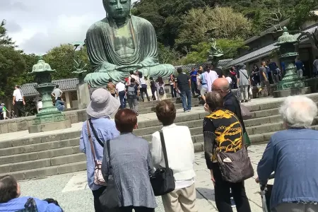 スタッフは勉強して情報をご案内