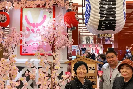 歌舞伎座の木挽町広場にて