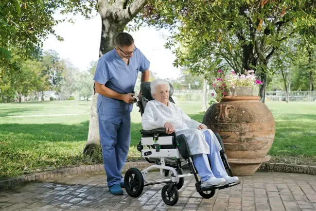 ティルト・リクライニング車いす ジュディッタ