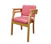 木製モジュールチェア： 小柄なかたから大柄な方まで、立ち座りがしやすい椅子。長時間座っても疲れにくく設計されたデザインの椅子。