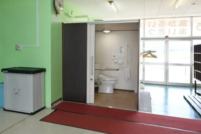 福井市 全市立小中学校に58のバリアフリートイレを設置