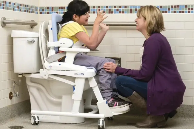 シャワー＆トイレ用チェアユニット リフトン HTS
